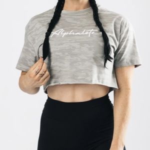Alphalete Woman’s Oversized Short Sleeve Crop